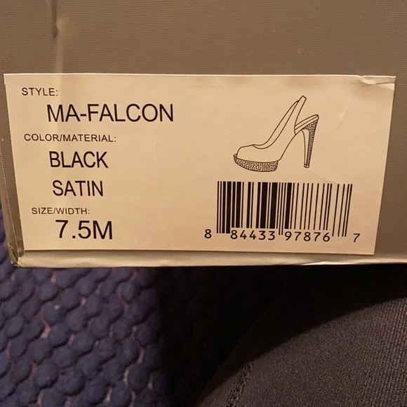 Black satin heels with platform! Never been worn😊 - Picture 5 of 7